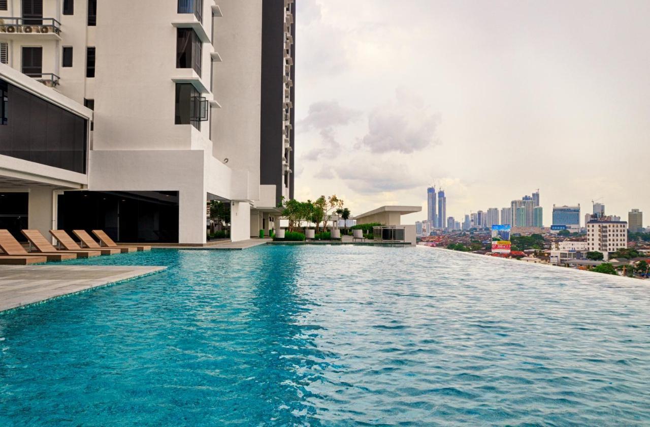 1Tebrau Premium Suites By 12Stay Johor Bahru Exterior photo