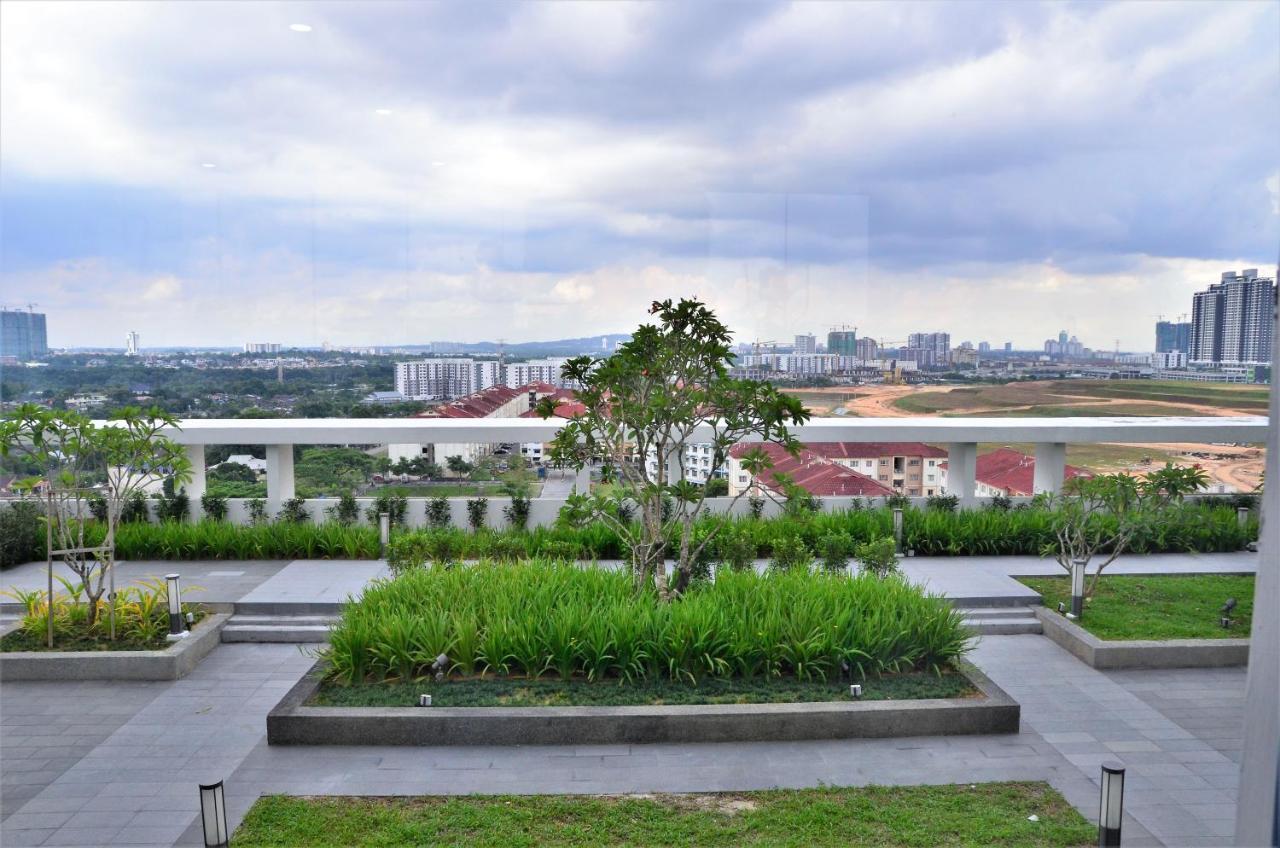 1Tebrau Premium Suites By 12Stay Johor Bahru Exterior photo