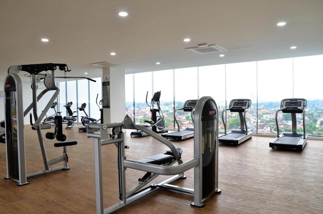 1Tebrau Premium Suites By 12Stay Johor Bahru Exterior photo