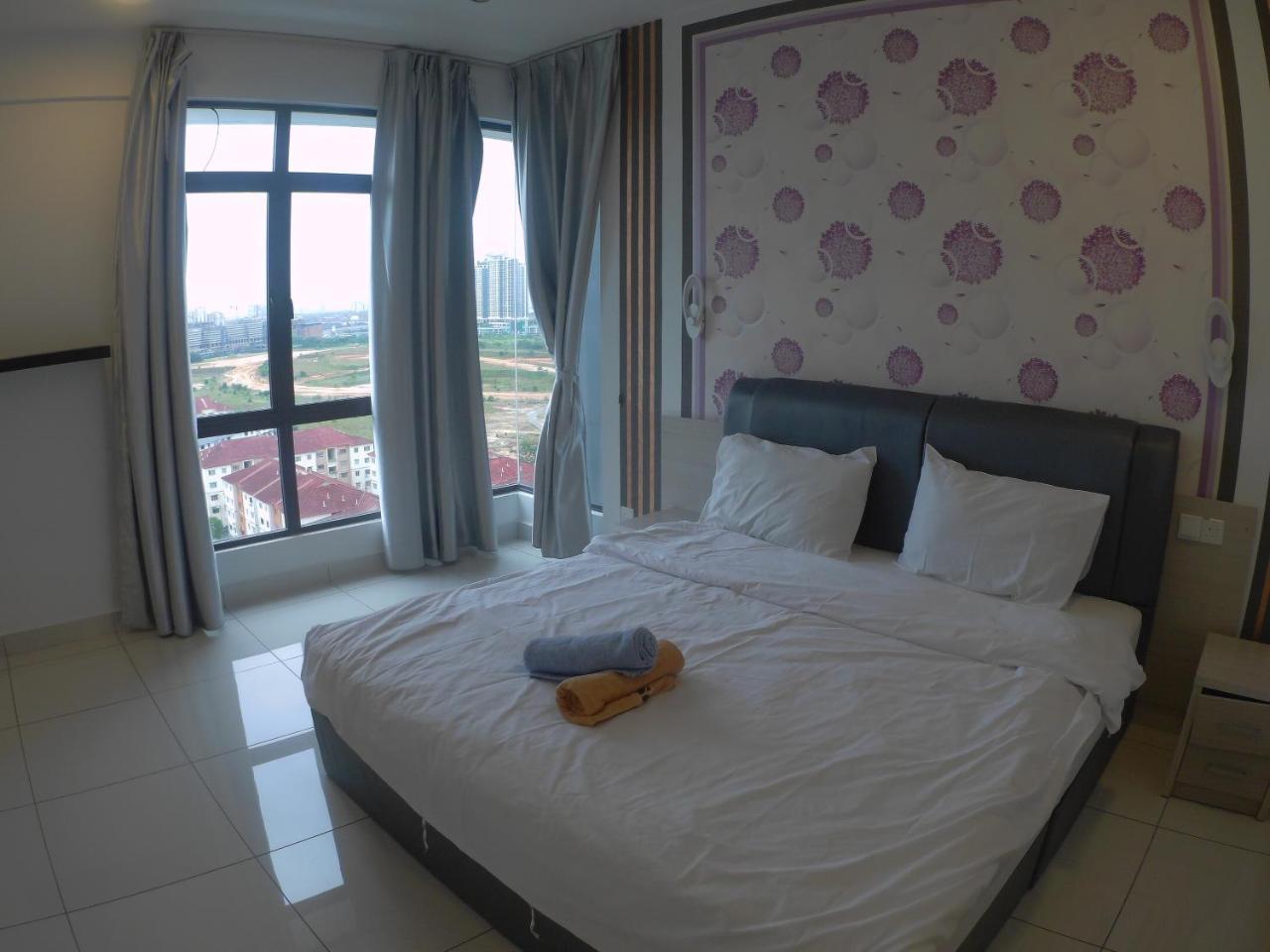 1Tebrau Premium Suites By 12Stay Johor Bahru Exterior photo