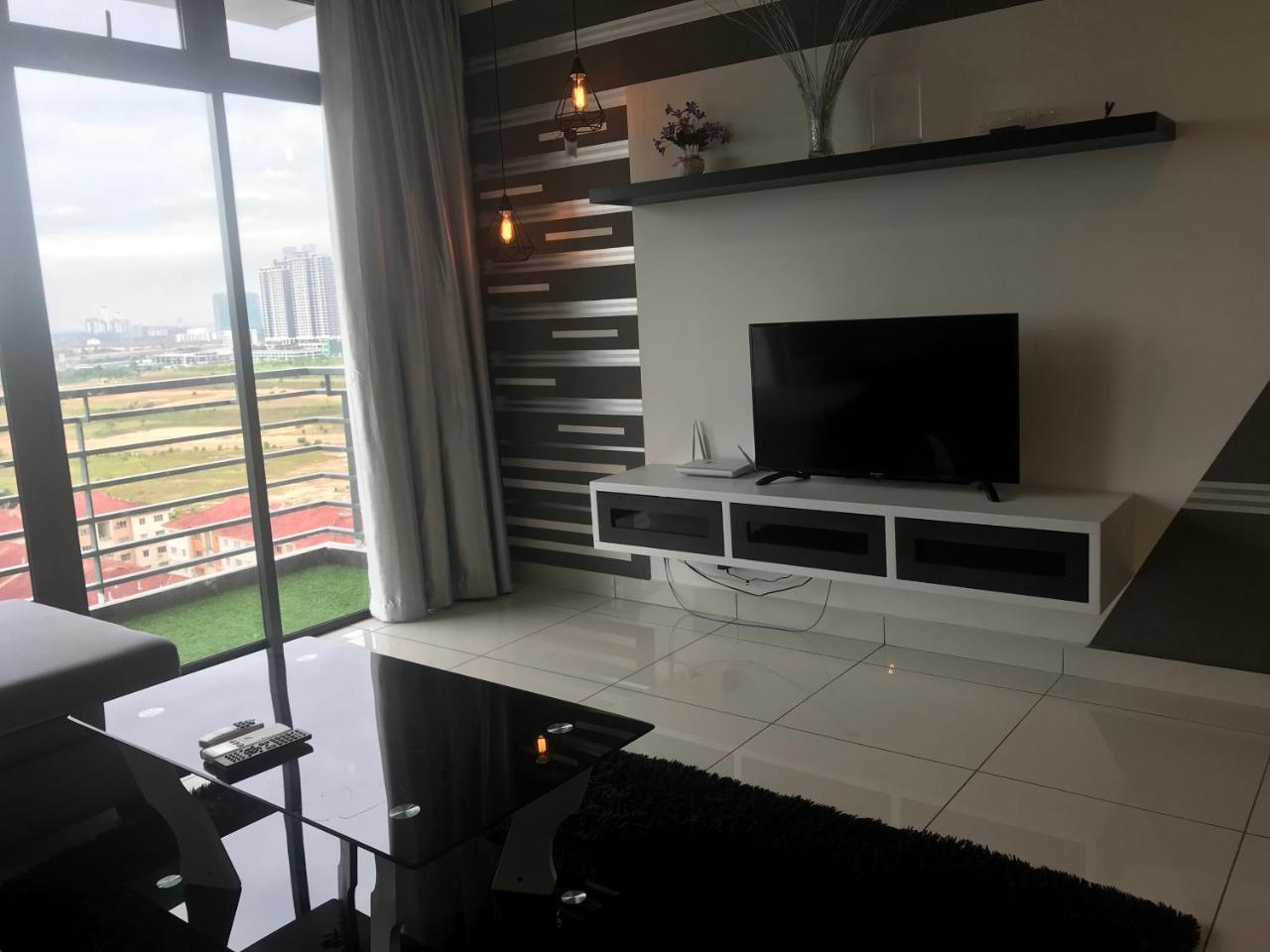 1Tebrau Premium Suites By 12Stay Johor Bahru Exterior photo