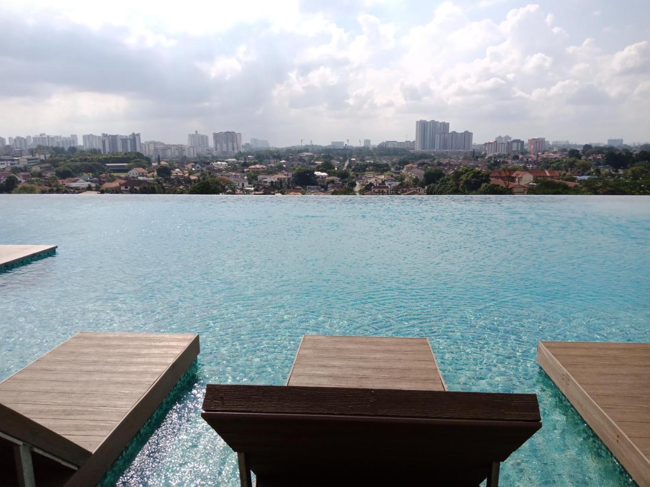 1Tebrau Premium Suites By 12Stay Johor Bahru Exterior photo