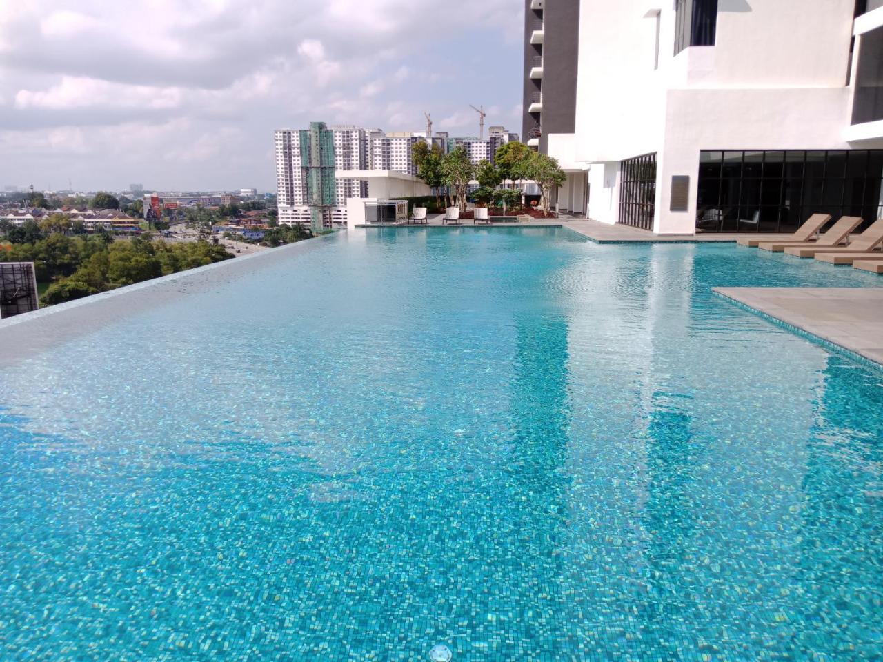 1Tebrau Premium Suites By 12Stay Johor Bahru Exterior photo