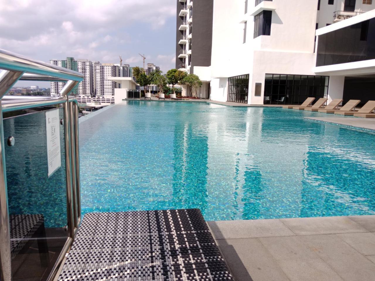 1Tebrau Premium Suites By 12Stay Johor Bahru Exterior photo